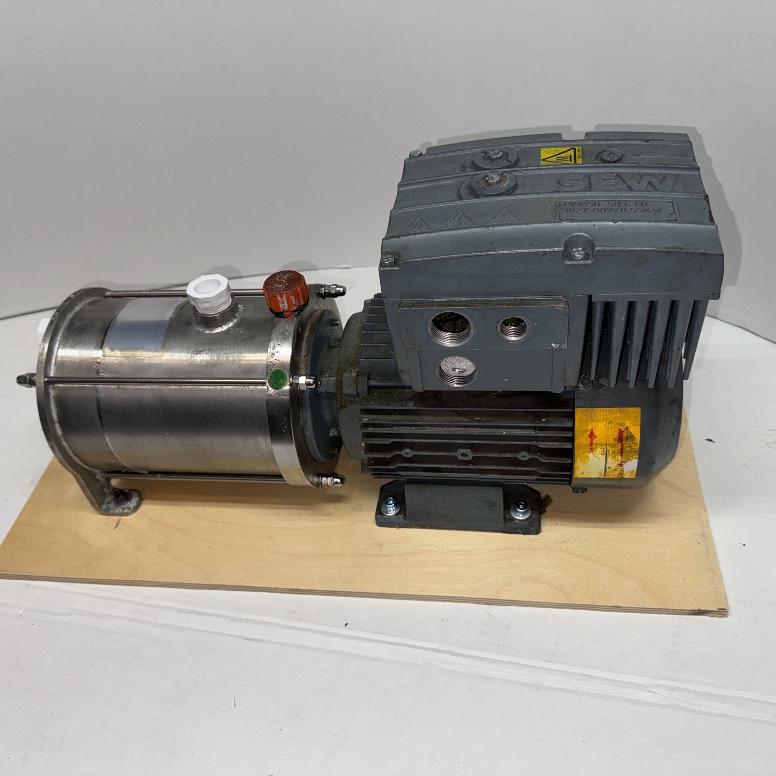 SEW DT80K-F4/MM05/BW1 F5.148.1055/01 Motor Pump 3ph 0.55kw 280-1400RPM 380-500V