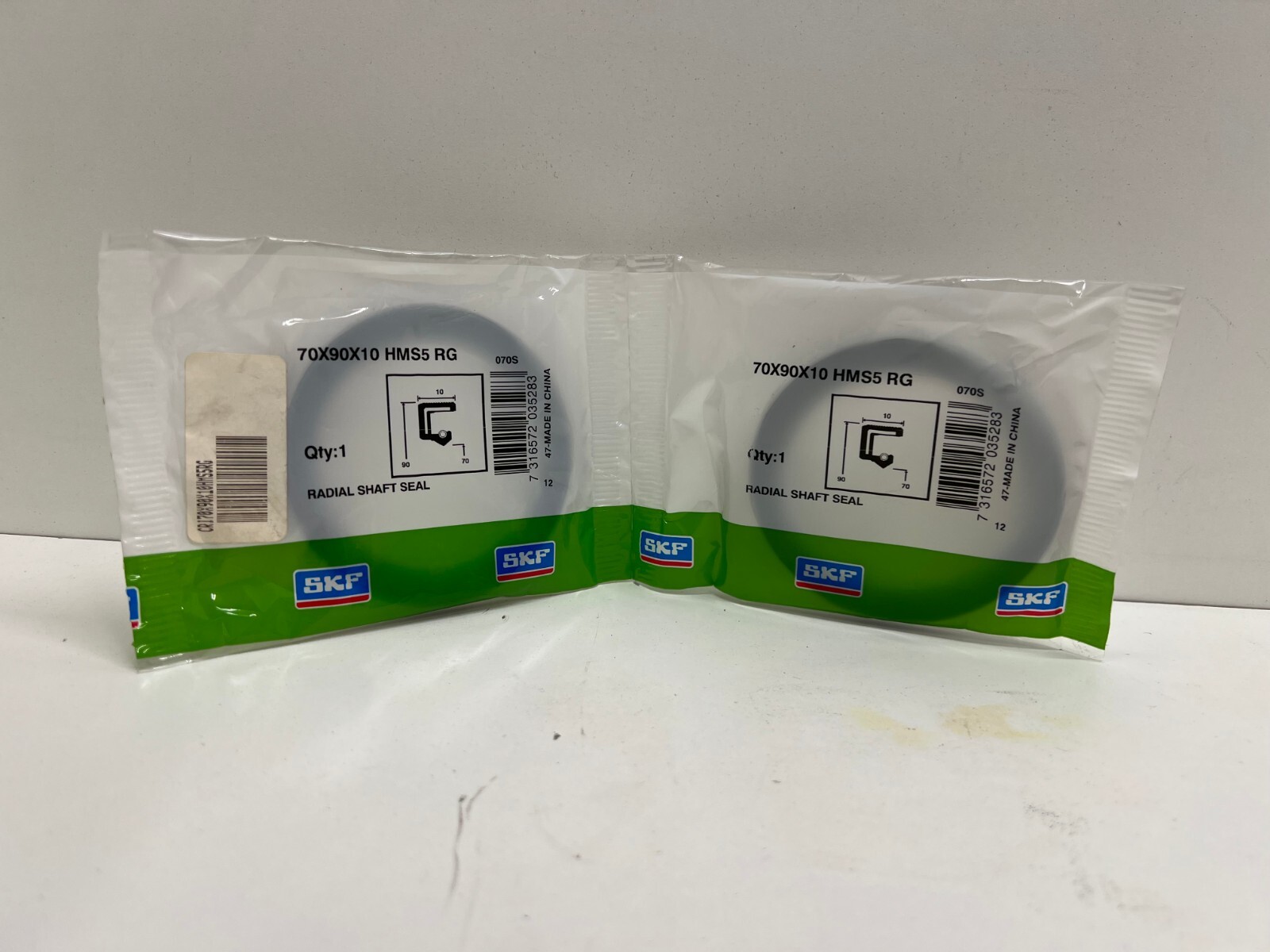 LOT OF (2) NEW OLD STOCK! SKF RADIAL SHAFT SEALS 70X90X10-HMS5-RG