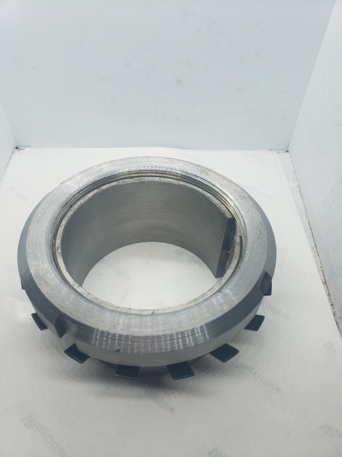 KM19 LOCKING NUT AND ADAPTER SLEEVE 95x125x17mm, NIB