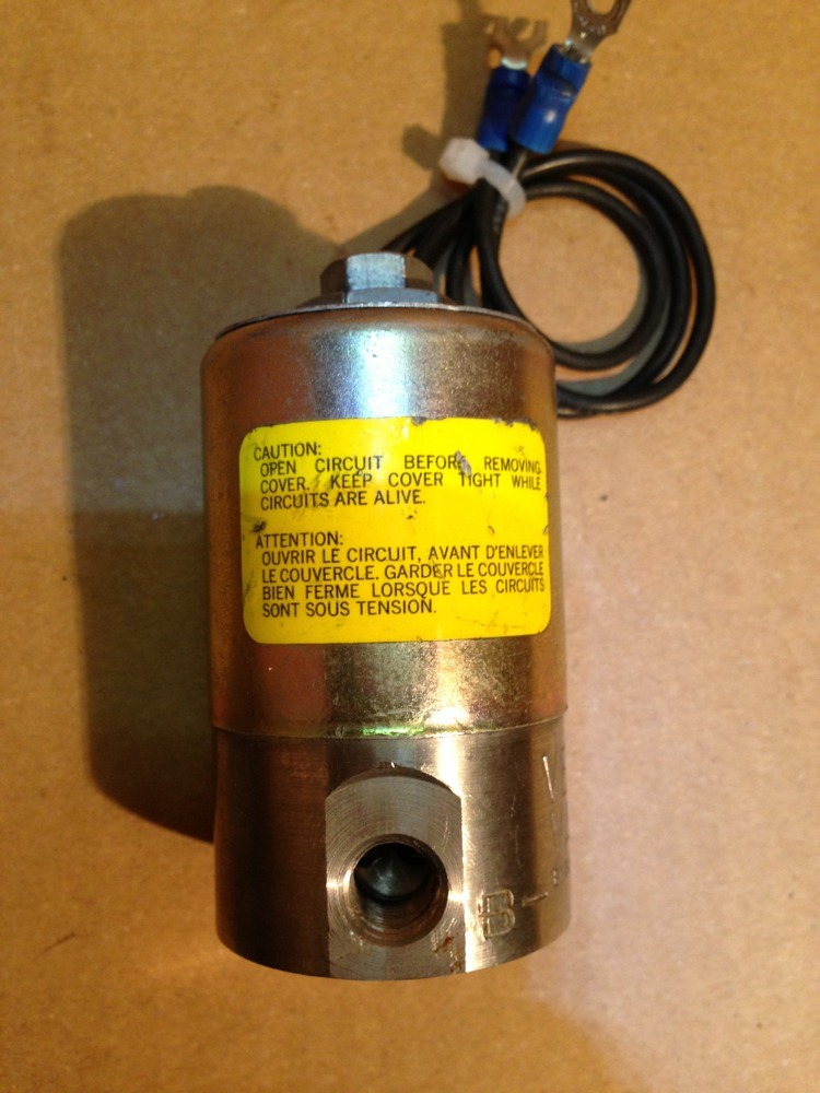 VERSA SOLENOID VALVE 1/8″ ESM-8202-33-H2-243, 24VDC, 150 Psi 10W Lot Of 2 #107L