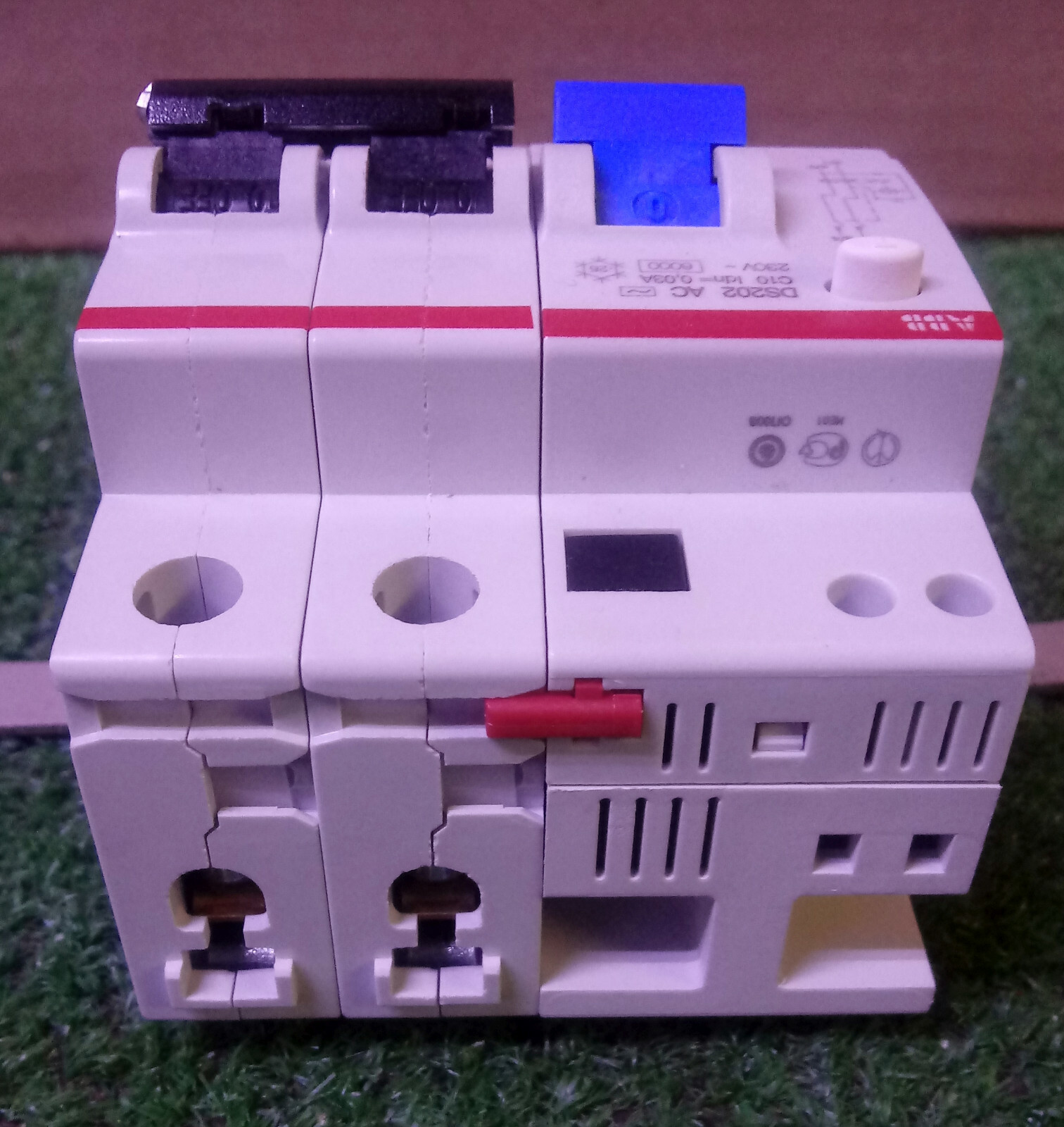 1 NEW ABB DS202 AC-C10/0,03 2CSR252001R1104 CIRCUIT BREAKER NIB **MAKE OFFER**
