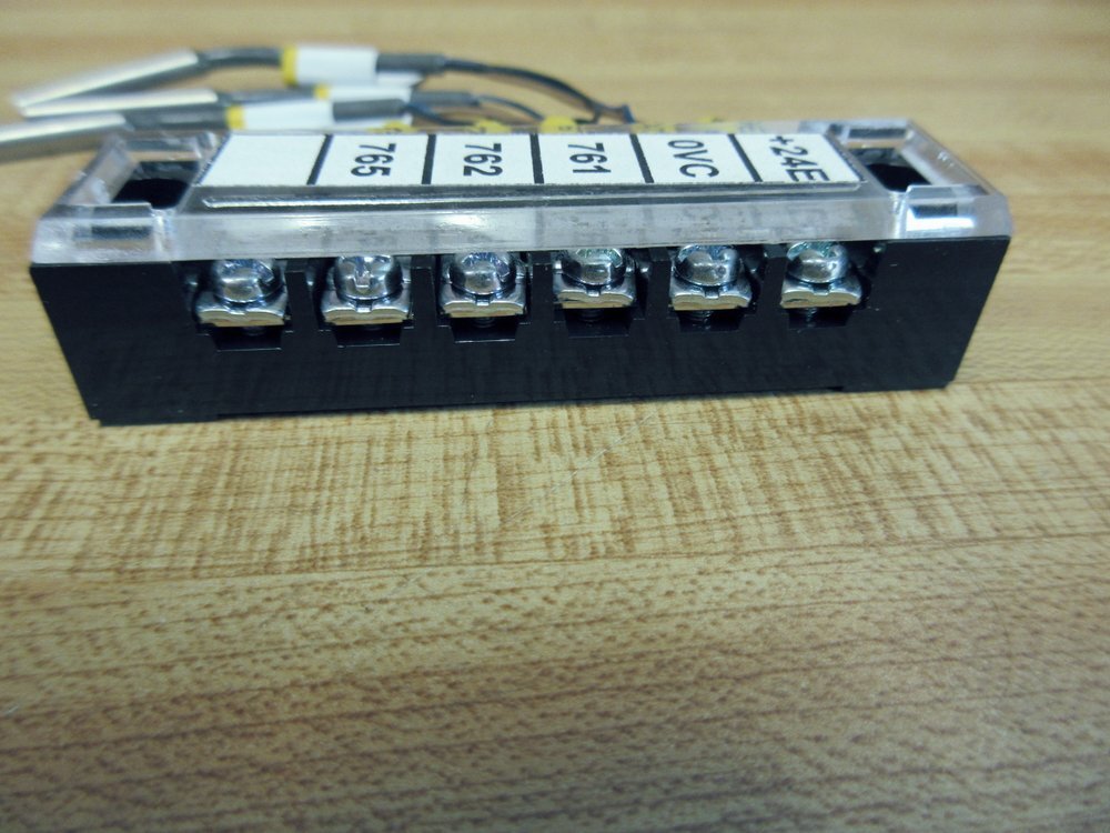 Omron E2E-CR8B1-12 Proximity Switch Set E2ECR8B112