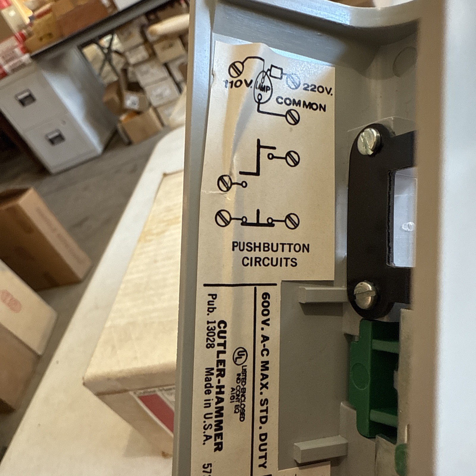 Cutler-Hammer 10250H5310A Push Button Control Station W/Lamp