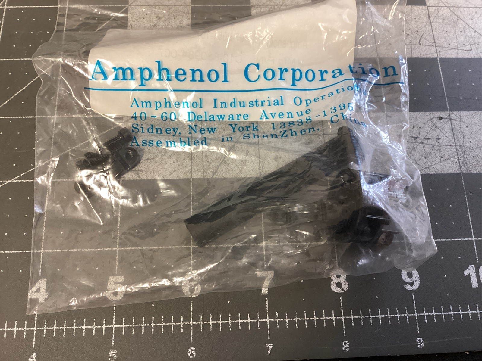 AMPHENOL 97-3057-1010-1(621) Circular MIL Spec Strain Reliefs & Ada (LPW88B)