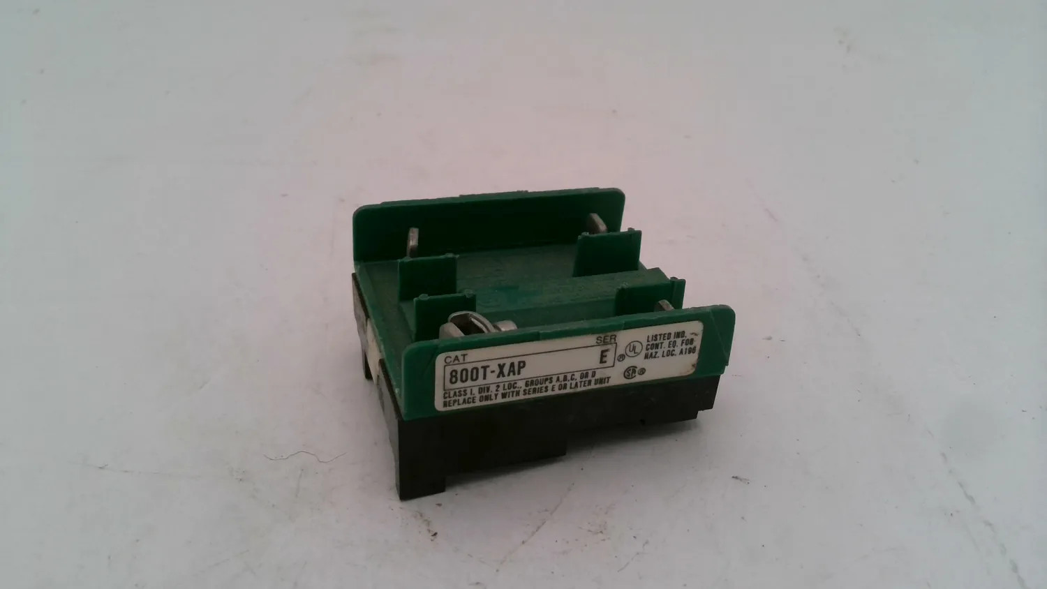 ALLEN-BRADLEY 800T-XAP PUSHBUTTON OPERATOR CONTACT BLOCK ADAPTER