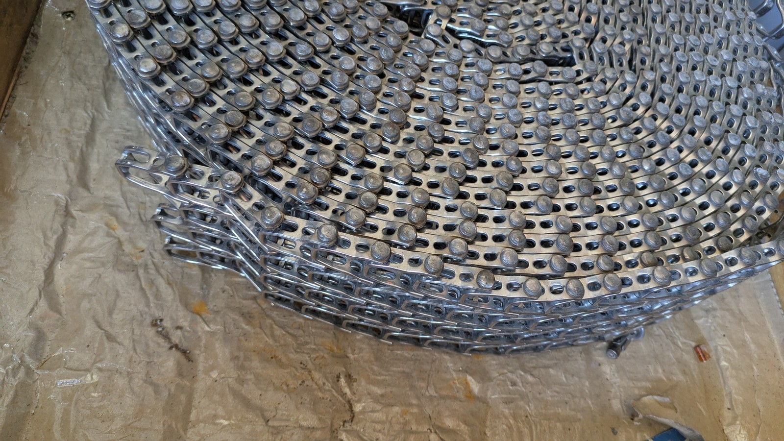 STAINLESS STEEL CHAIN CONVEYOR BELT ROLL HEAVY 5.5″ WIDE 50′ LONG APROX