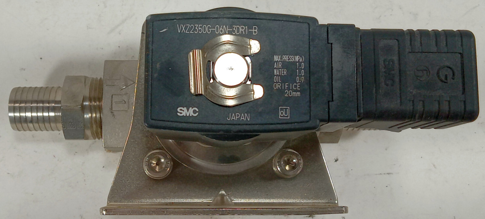 1 NEW SMC VXZ2350G-3DR1-B 2 WAY MEDIA VALVE NNB ***MAKE OFFER***