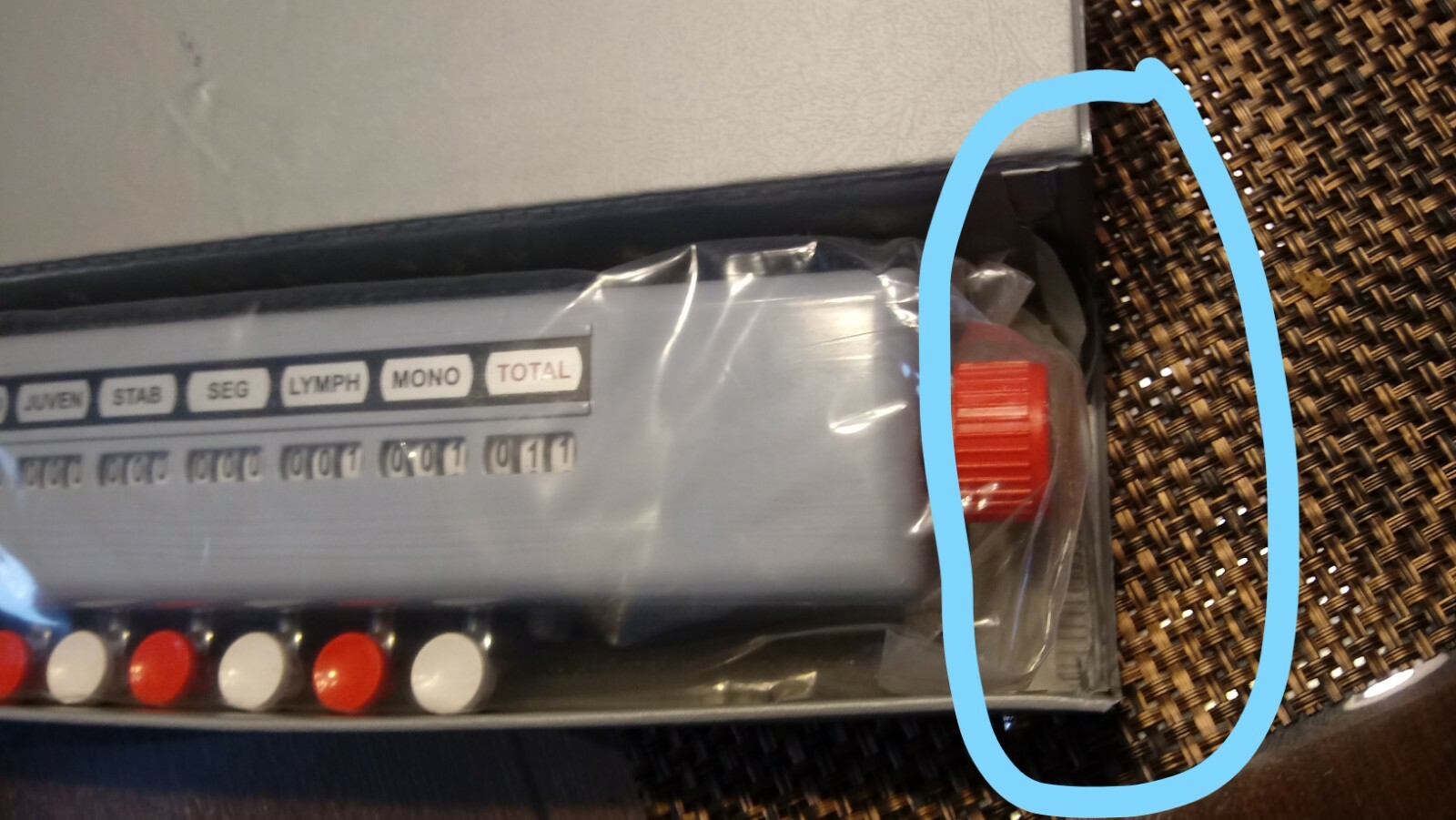 New Heathrow Scientific HS5360B 9 Key Counter VINYL/PLASTIC CASE IS DAMAGED