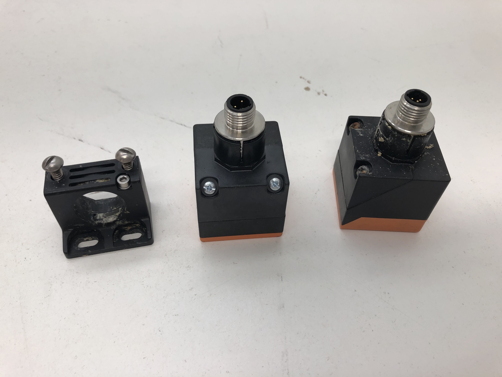 (QTY.2) IFM ELECTRONIC IM0057 INDUCTIVE SENSOR