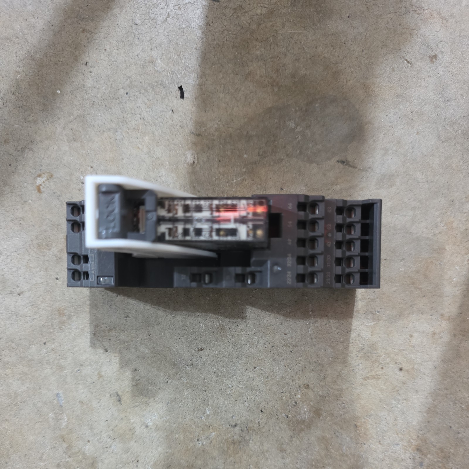 OMRON P7SA-14F-ND-PU 24VDC RELAY BASE w/ G7SA-4A2B 24VDC RELAY QUANTITY!! WOW!!