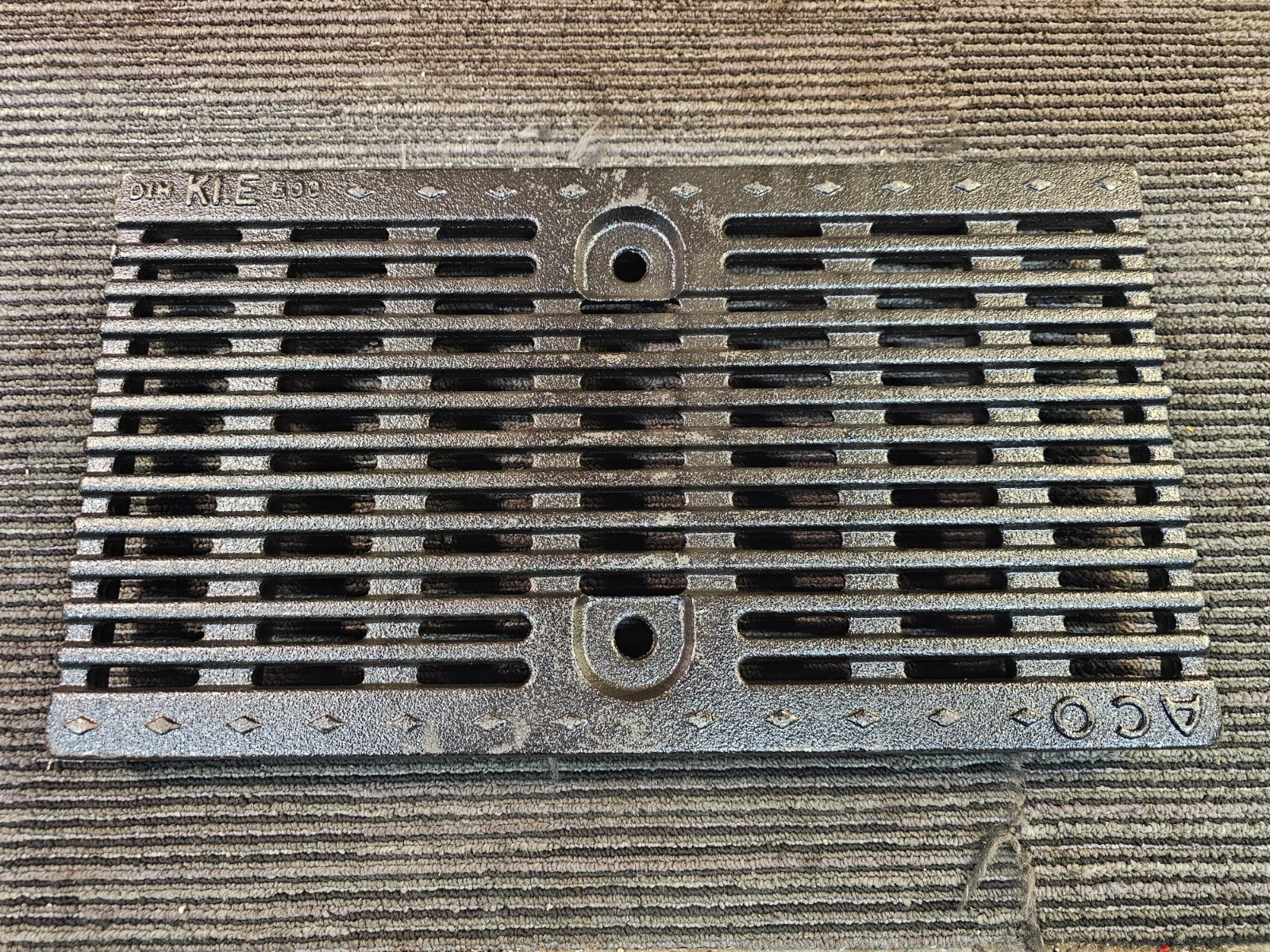 ACO 05904 18-in. x 10-in. Replacement Longitudinal Ductile Iron Grate, Black