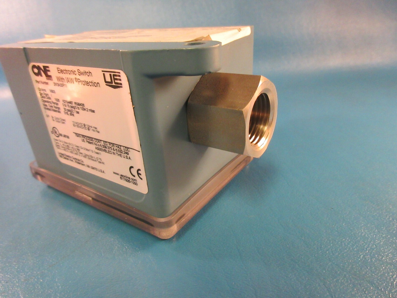 UE United Electric Controls 2W3A00P11, Electronic Pressure Switch, 1/2″ Ports