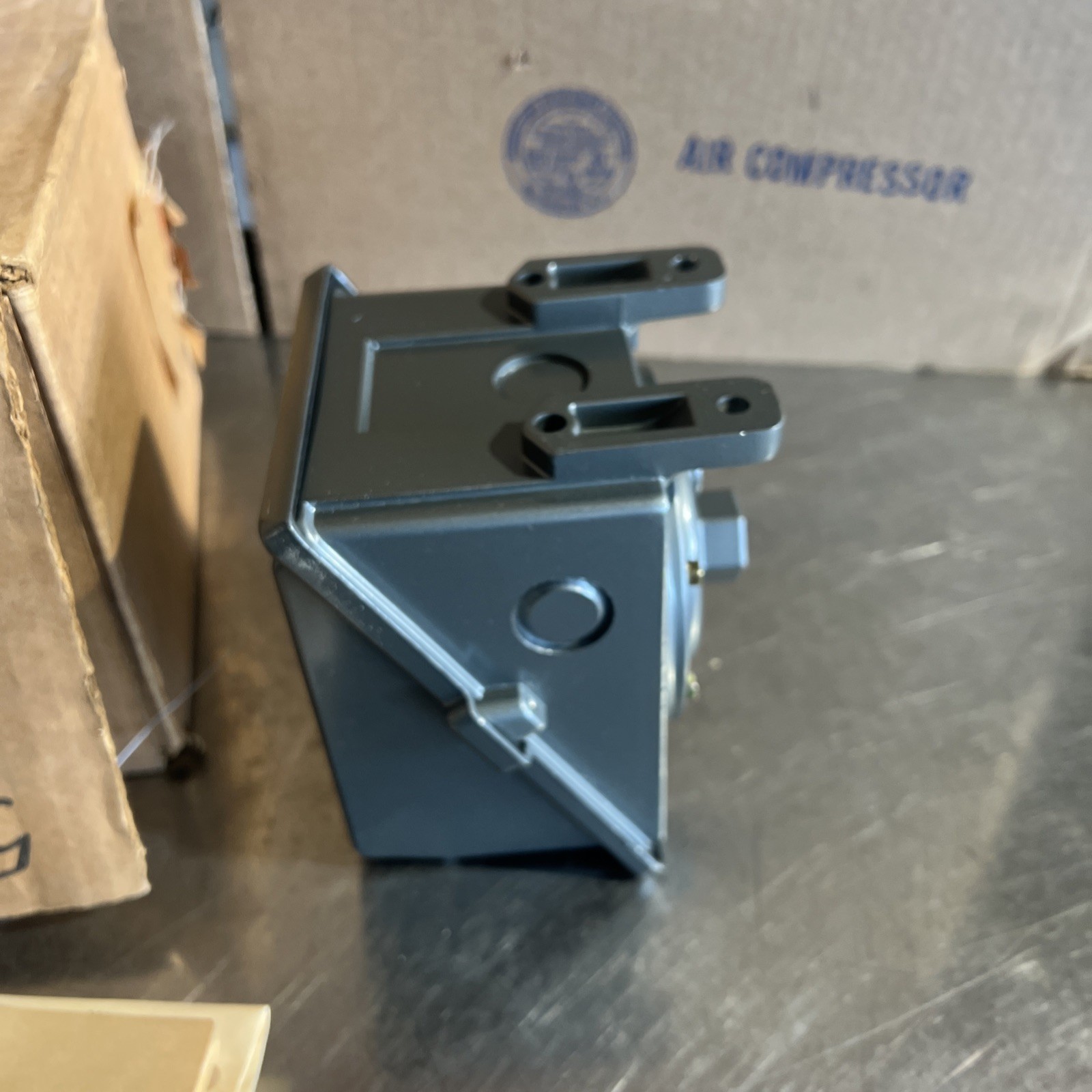 UNITED ELECTRIC J400-454 PRESSURE SWITCH, RANGE 0-30 PSI, 125/250 VAC, 15A, Nos