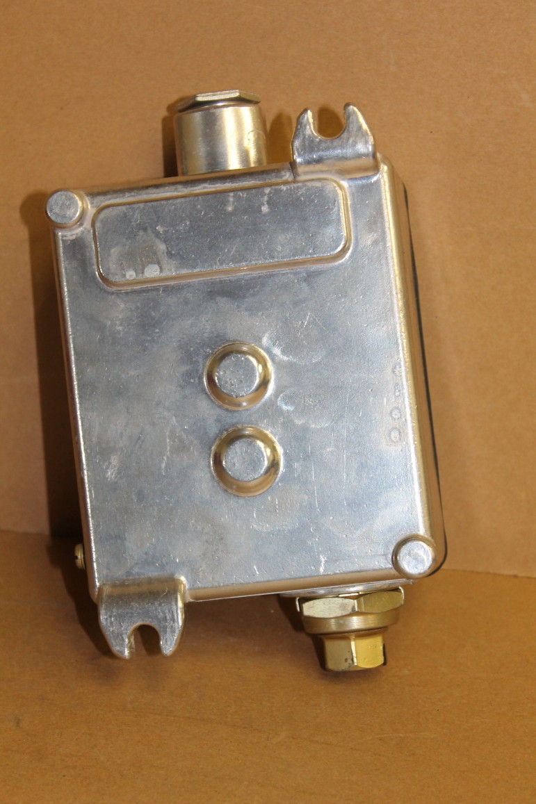 Pressure switch, Adjustable 50 to 1200 psi, B1T-H12 Barksdale
