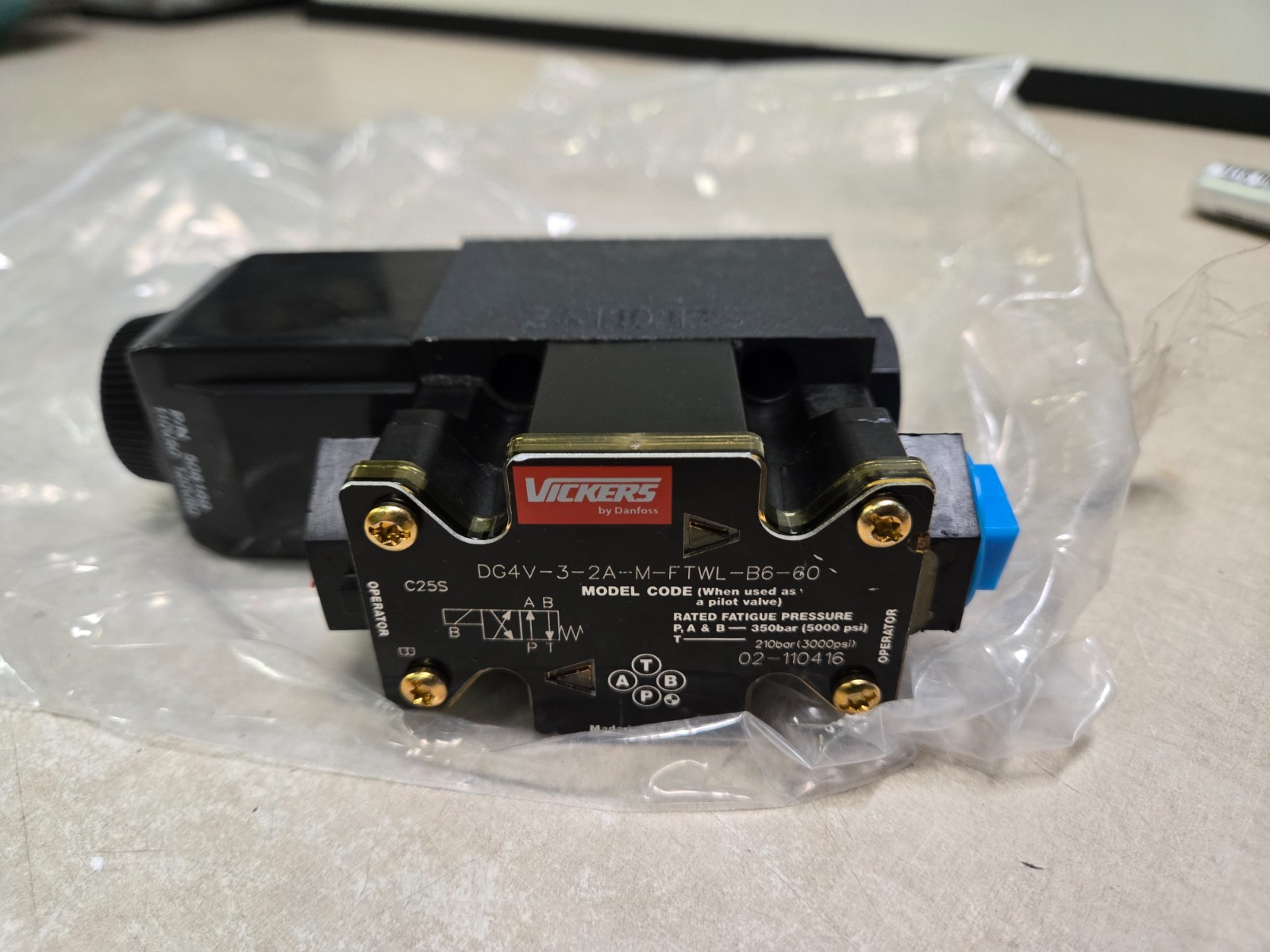 VICKERS BY DANFOSS Directional Control Valve DG4V-3-2A-M-FTWL-B6-60 508169