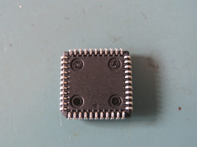 MICROCHIP TECHNOLOGY PIC16F77-I/L (PROGRAMMED) Qty of 10 per Lot PIC PIC® 16F