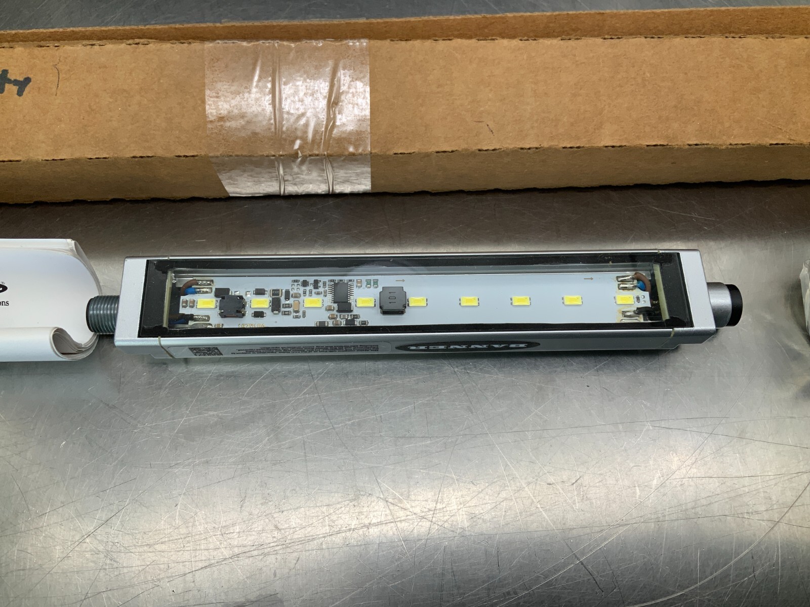 Banner WLS28-2CW145SPWMQ LED Light Strip PWM Dimmable 90485
