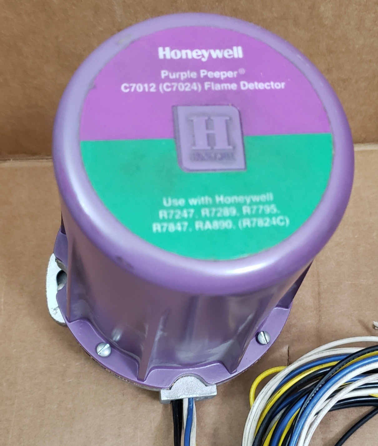 HONEYWELL C7012E1104 DYNAMIC SELF-CHECK FLAME DETECTOR C7012E