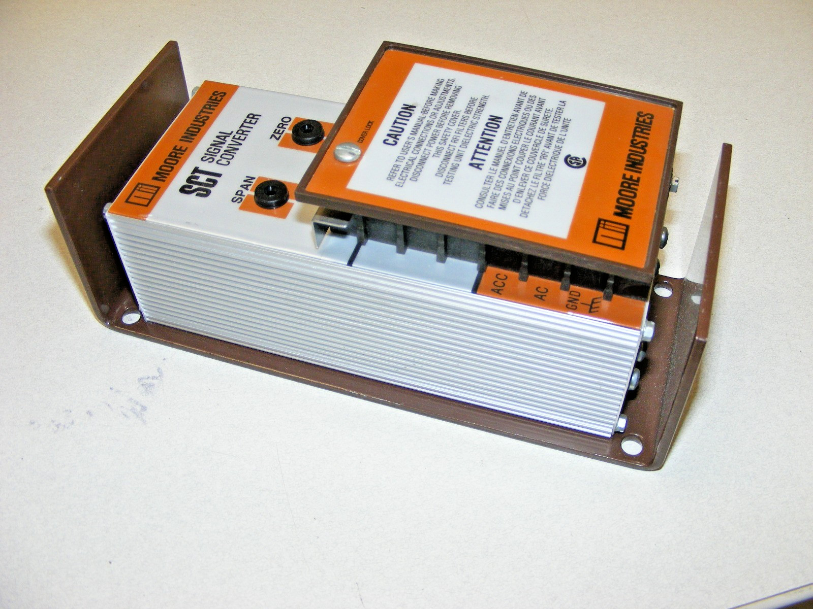 Moore Industries SCT Signal Converter SCT/0-5V/4-20MA/117AC (zz)