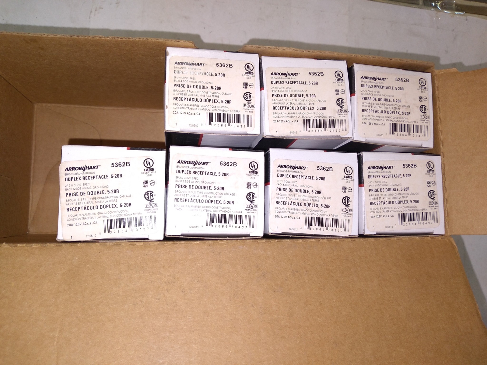 COOPER ARROW HART 5362B DUPLEX RECEPTABLE 5-20R 20A 125V 3P 3W ‘6 IN BOX’
