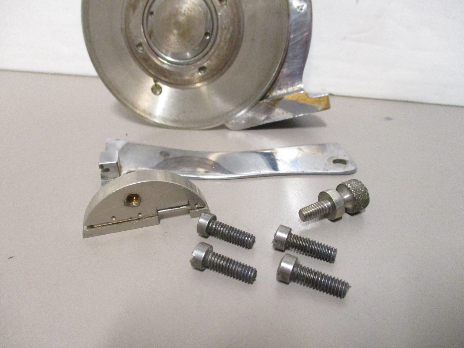 Gearbox Cutter Wheel Carrier 4″ for Vintage Wolf Model R Electric Fabric Cutter
