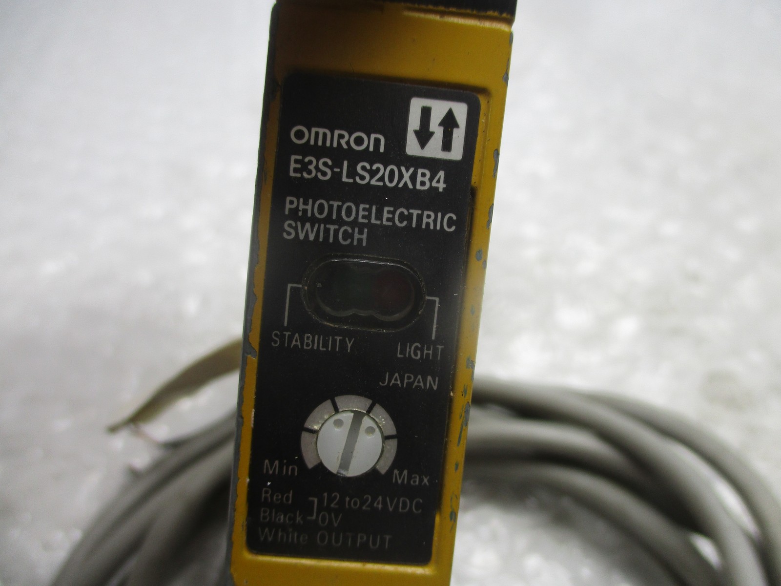 OMRON E3S-LS20XB4 SWITCH UNMP