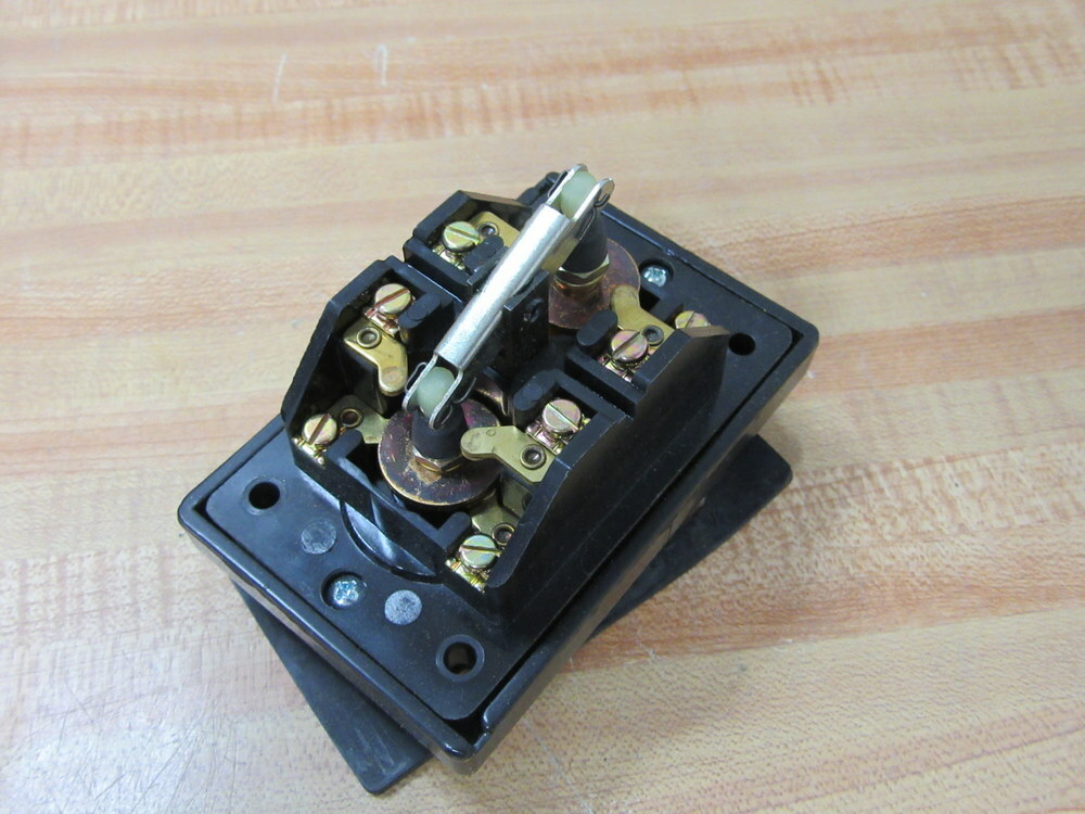 Rees 01968-032 Plunger Switch 01968032
