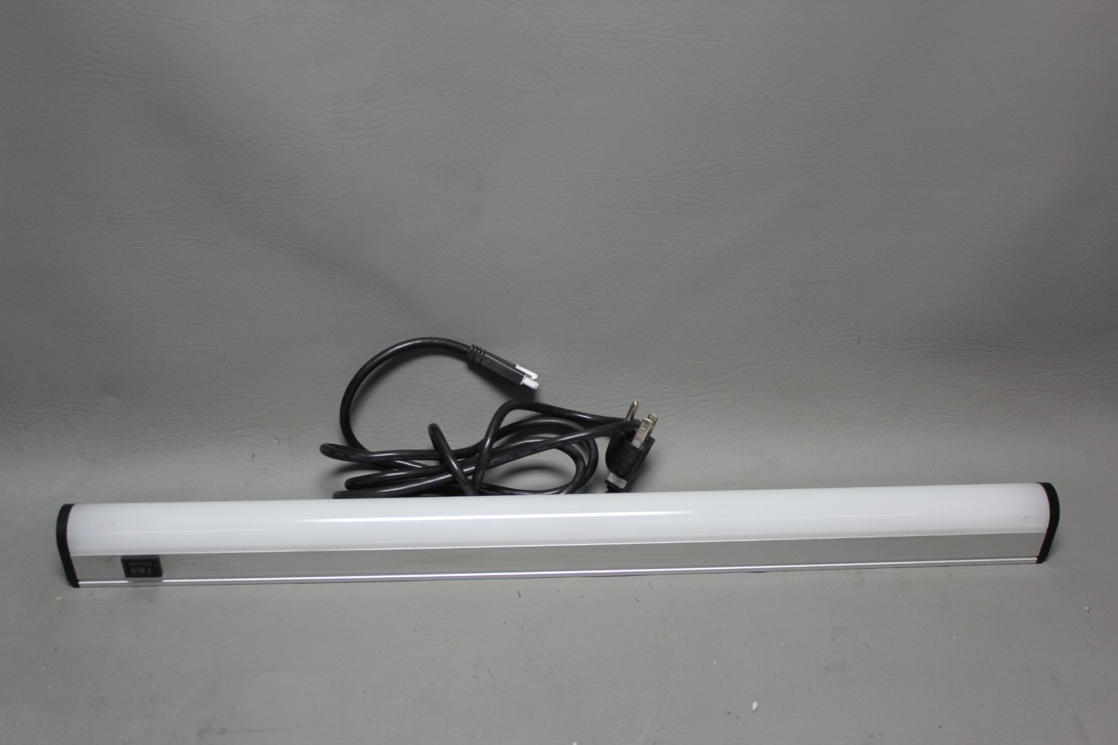 BANNER LED WORKSTATION LIGHT WITH POWER SUPPLY WLB32ZC570PBQMB