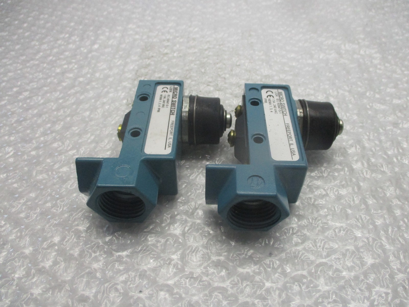 MICROSWITCH BZE6-2RN SWITCH LOT OF 2 NSNP