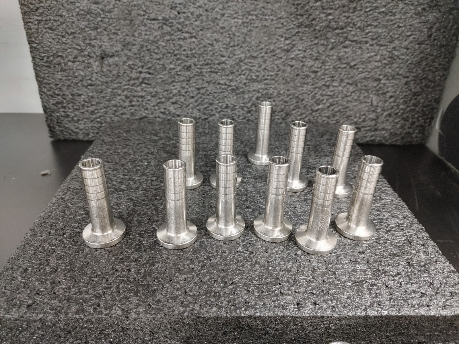 Lot of 11 VNE 316L Hose Barb Adapter Flange Vacuum Fittings
