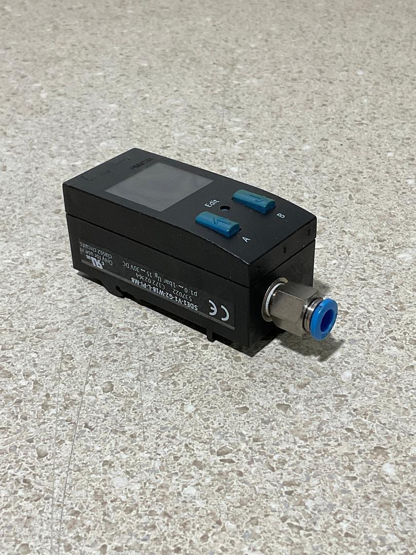 Festo Pressure Sensor SDE1-V1-G2-W18-PI-M8