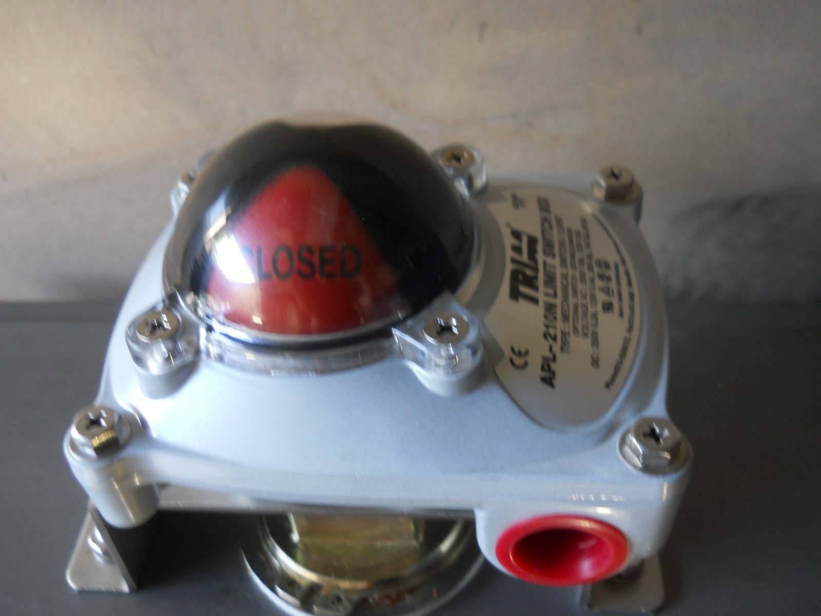 TRIAC 2R1200DA ACTUATOR with OVERSIZED 6″ 93C-F1-600/2R6D-XA SS BALL VALVE – NEW