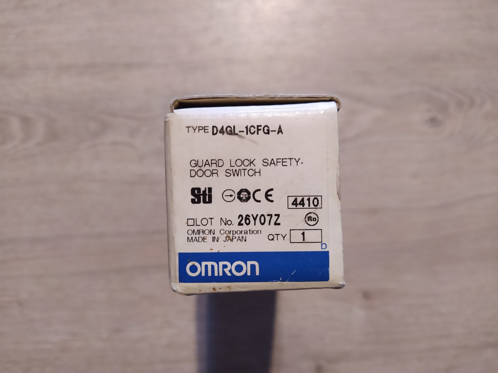 OMRON D4GL-1CFG-A GUARD LOCK SAFETY DOOR SWITCH [NEW]