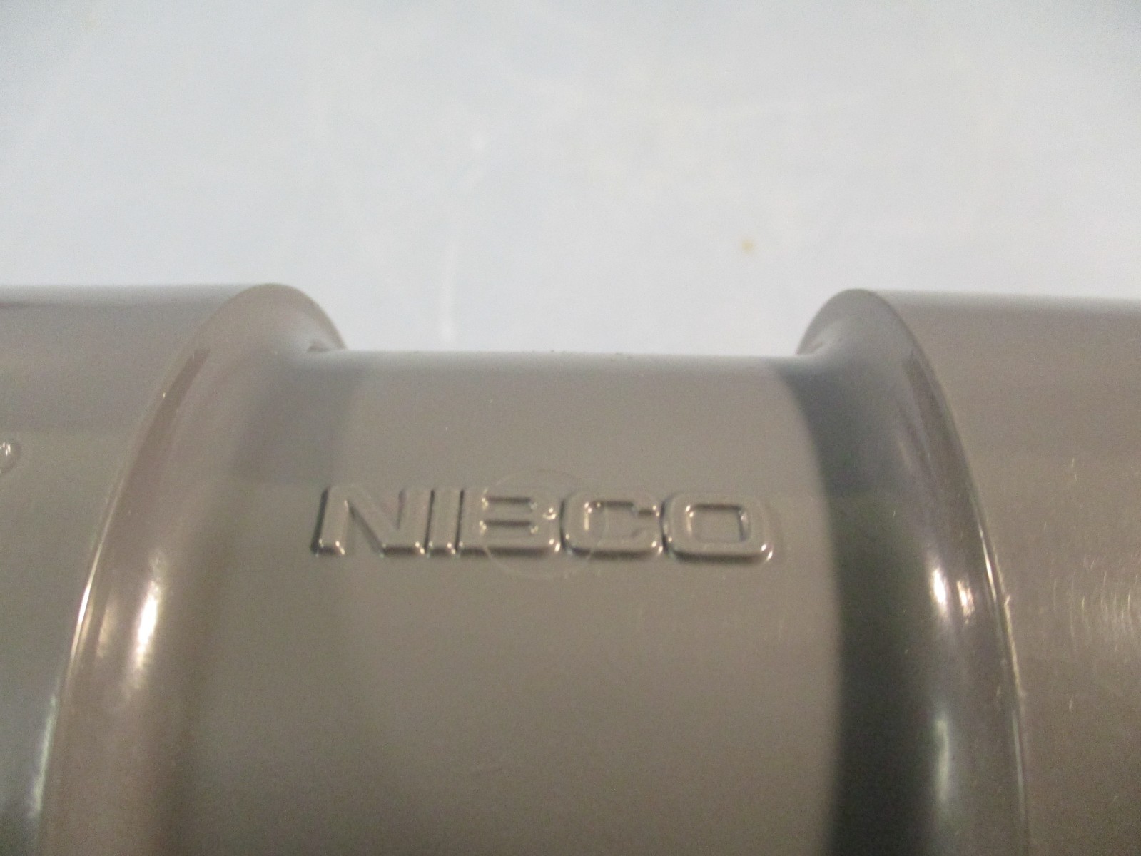 NIBCO SCH80 PVC 2.0″ NPT, STRAIGHT TEE, EJECTOR 20 TO 250PSI 140 DEG 1070376