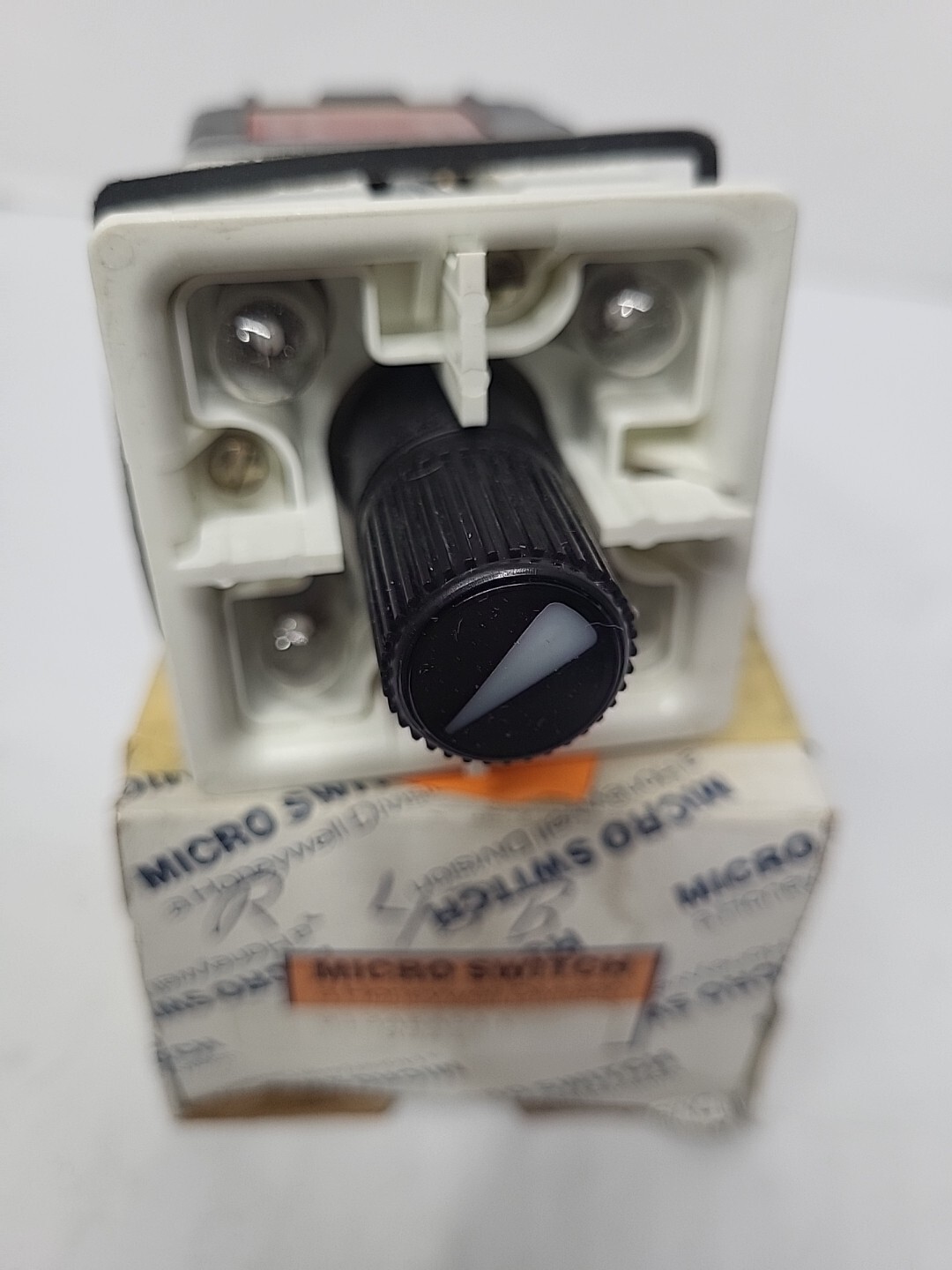 NEW HONEYWELL MICRO SWITCH 120 VAC OPERATING INDICATOR 913AEA511