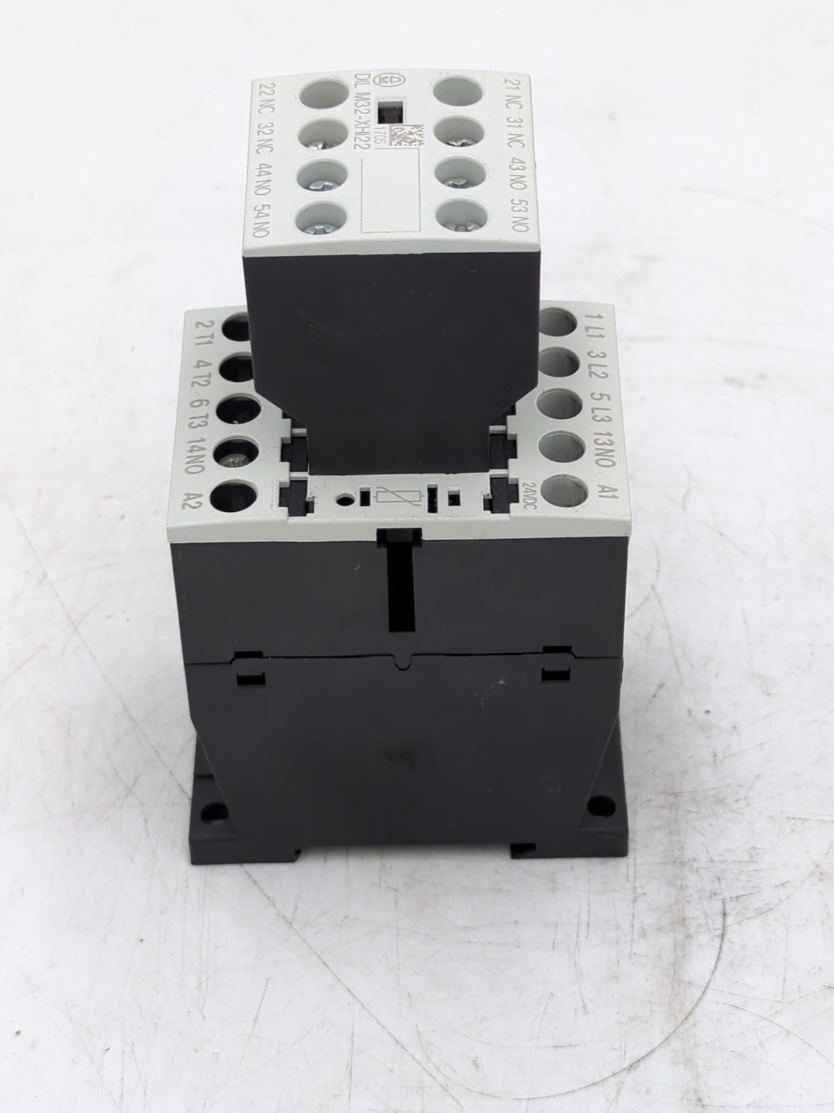 Moeller 276845 DILM12-10 24VDC coil with DILM32-XHI22 Used