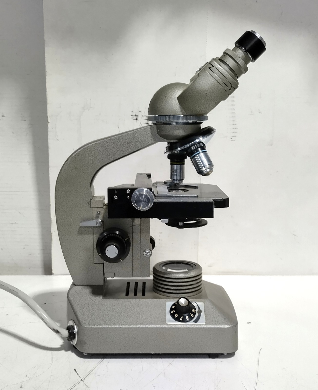 Olympus Tokyo Japan 256547 120V 20W Vintage Binocular Microscope – Untested