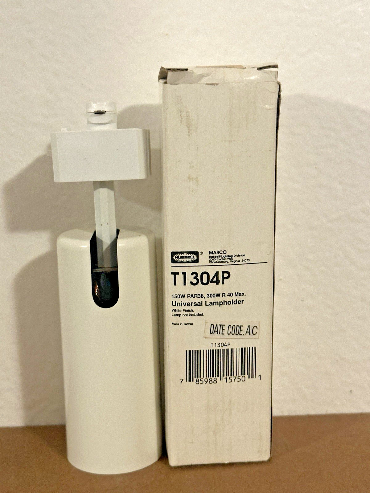 Hubbell T1304P Universal Lampholder Marco