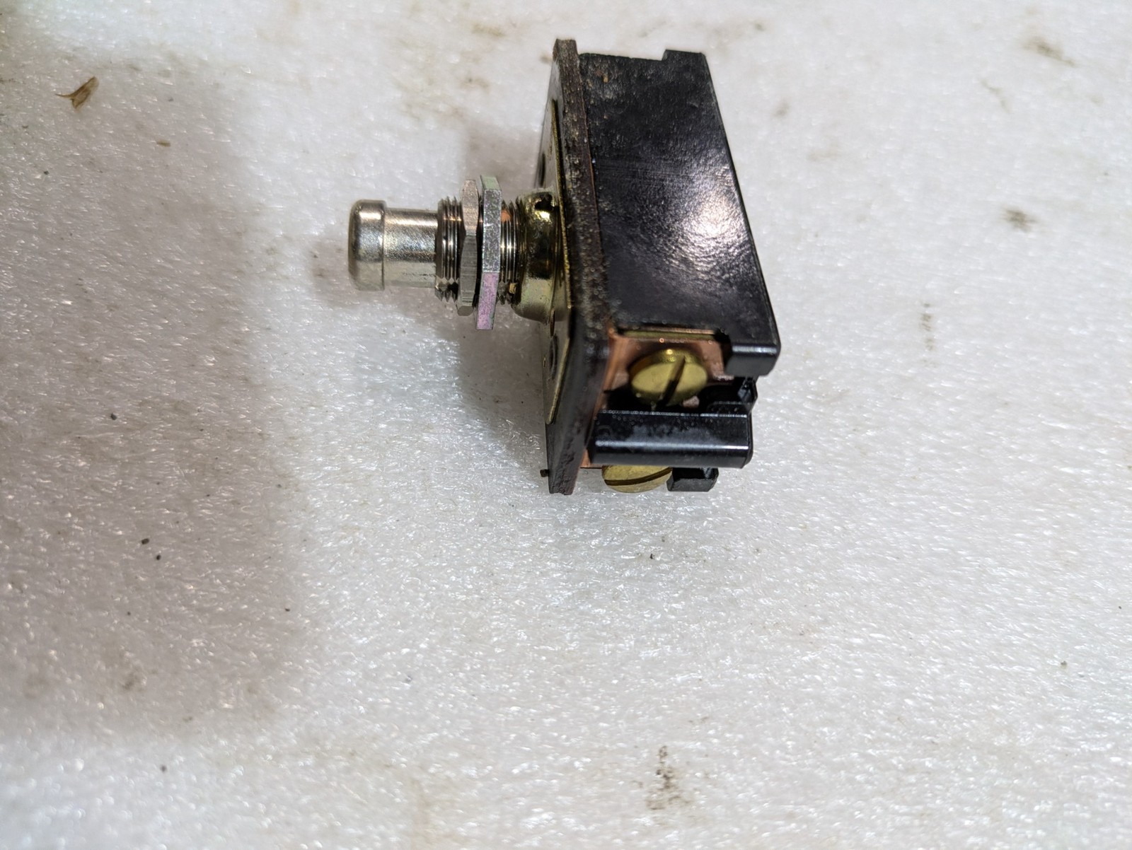 TE Connectivity ALCOSWITCH 7228K2 DPST-NO Pushbutton Switch Panel Mount OEM