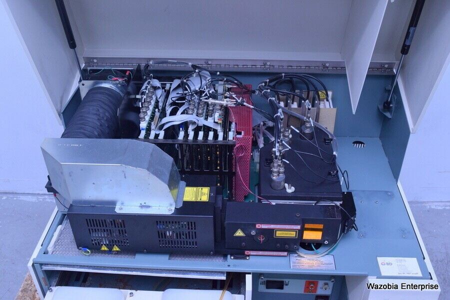 BD BECTON DICKINSON FACSCALIBUR FLOW CYTOMETER