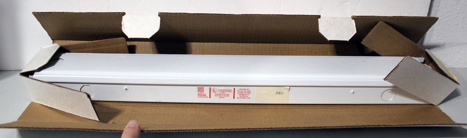 NEW American Fluorescent Corp 2V811 Energy Saving Striplite Strip Light