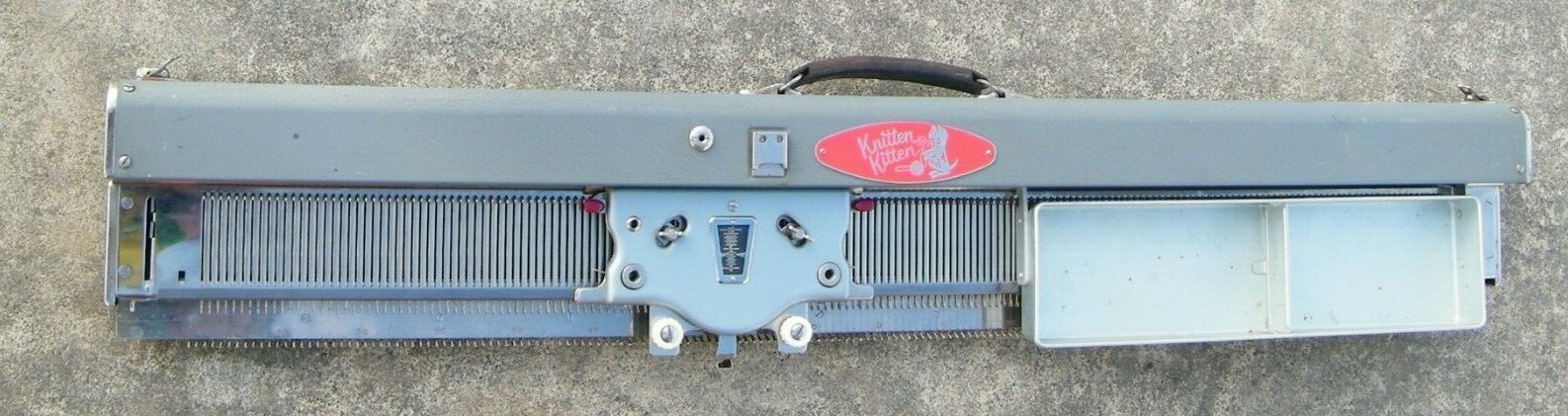 KNITTEN KITTEN KNITTING MACHINE