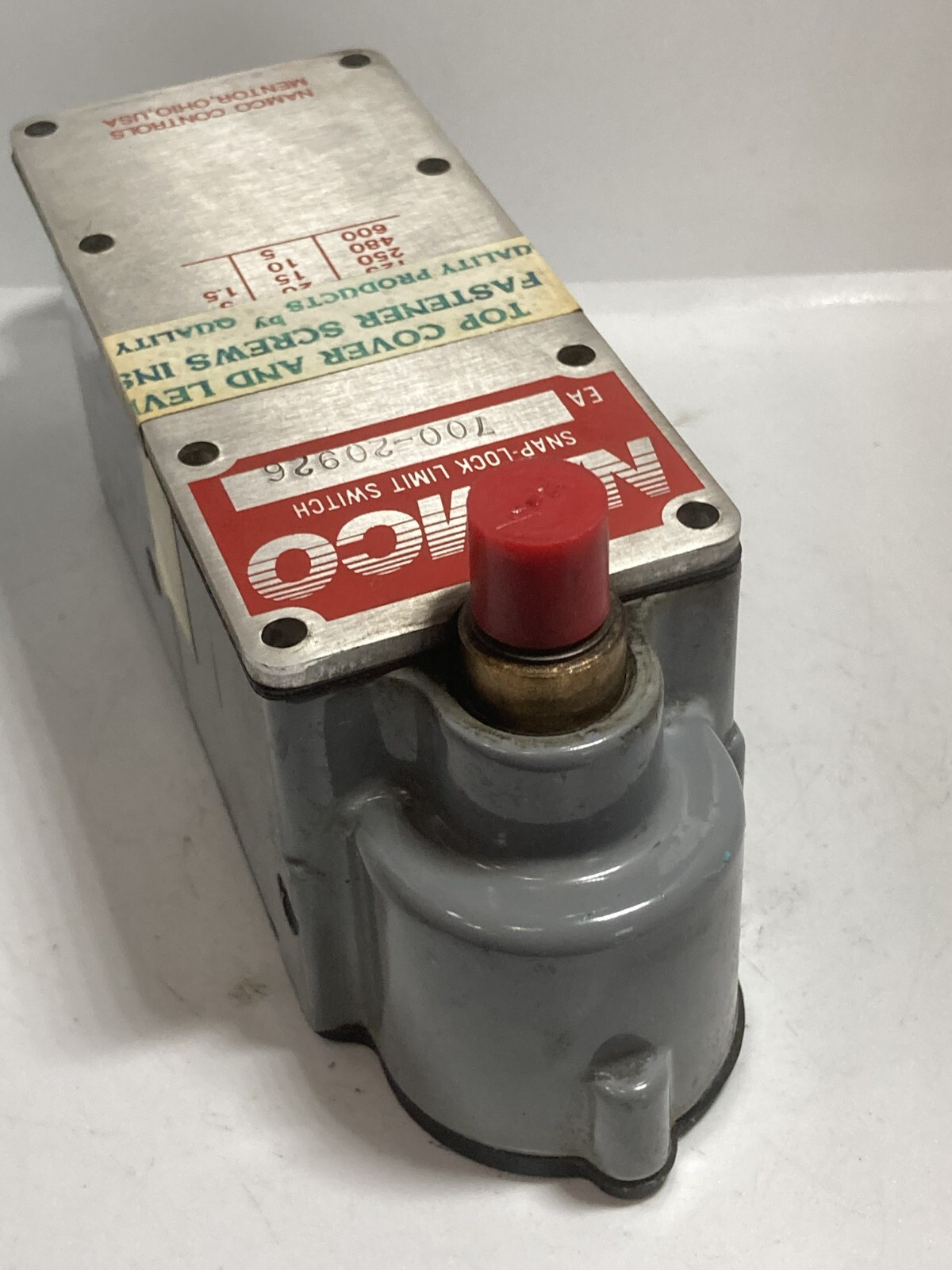 NAMCO 700-20926 LIMIT SWITCH SNAP ACTION 2 POLE 2NO/2NC DPDT NNB