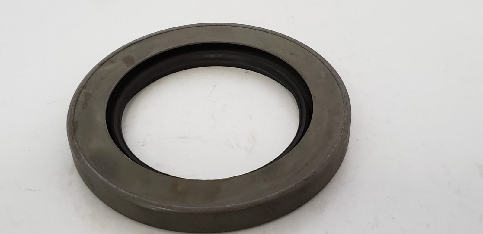 CHICAGO RAWHIDE 25091 SINGLE LIP SHAFT SEAL W/SPRING, 2.5 x 3.751 x 0.438″, NNB