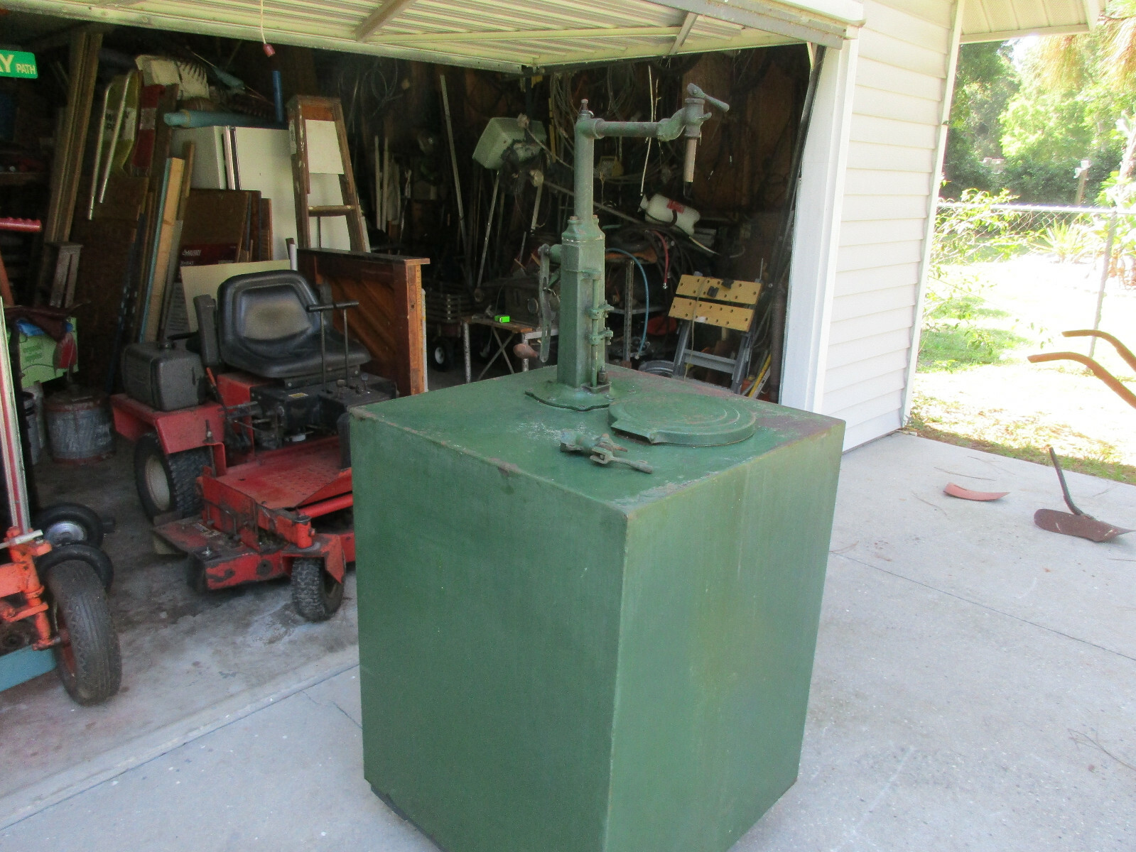 Sinclair kerosene oil tank with hand metering pump by Erie #2240, 120 gallon