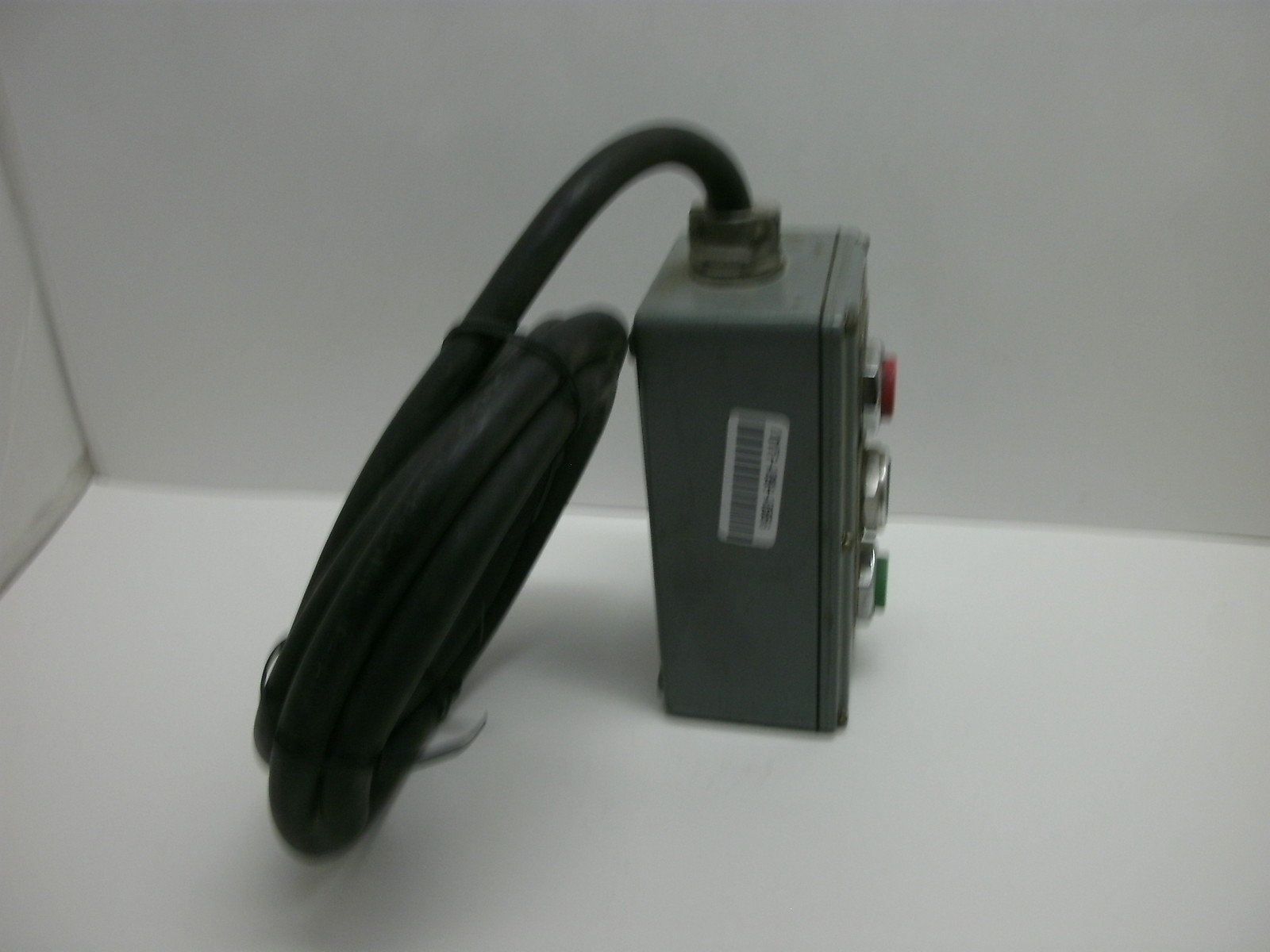 ALLEN BRADLEY 3 BUTTON CONTROL STATION W/3 PUSH BUTTON MOMENTERY SWITCHES