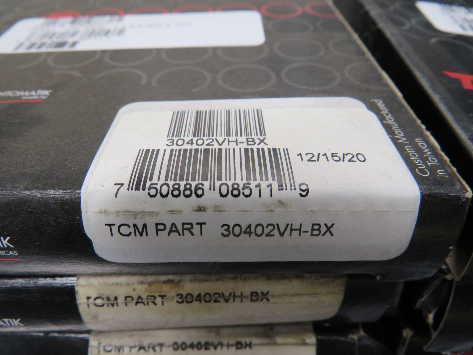 TCM 30402VH-BX Oil Seal Lot of 8!