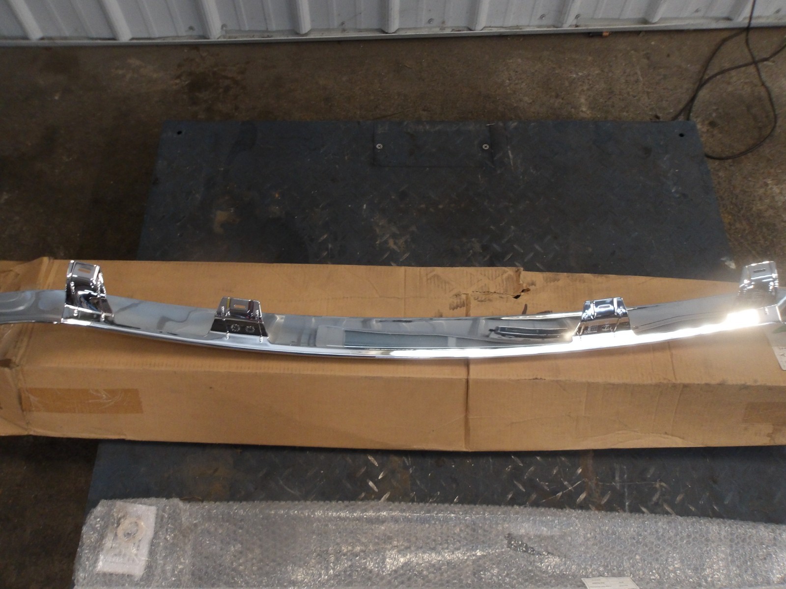 MOPAR 82213793 FRONT AIR DEFLECTOR CHROME, #9261115G NIB (AS IS)
