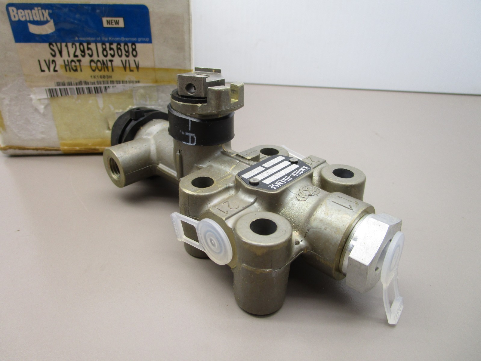 Bendix SV1295I85698 Air Ride Height Control Valve LV2 HGT 1/8″ Ports