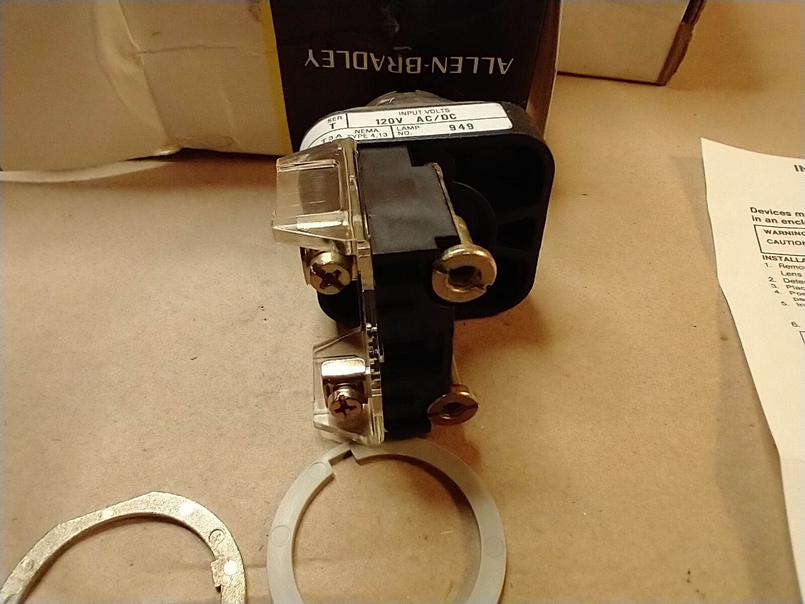Allen Bradley 800T-Q10 NEMA 4 13 Pilot Light 120V 30mm incandescent light